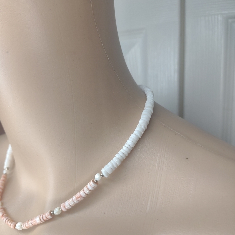 Women's screw closure necklace